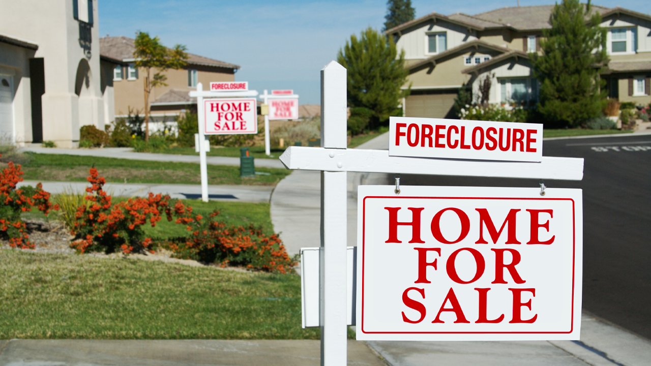 1 trilijon dolarjev stanovanjskih obveznic: ameriška nepremičninska kriza je zadrževala Fedova hipotekarna nakupa