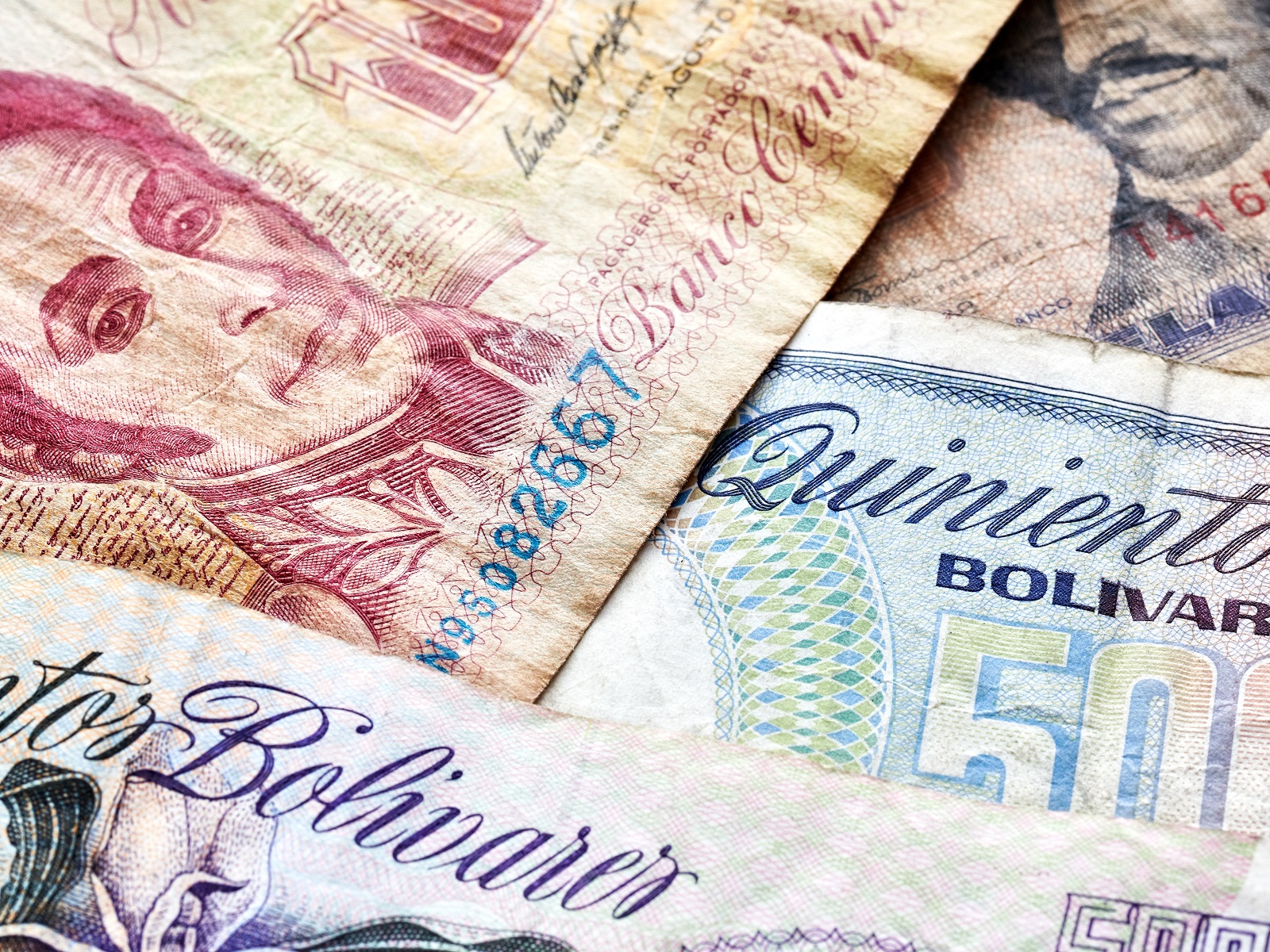Venezuela je ob stalni hiperinflaciji izdala 50.000 računov Bolivarja